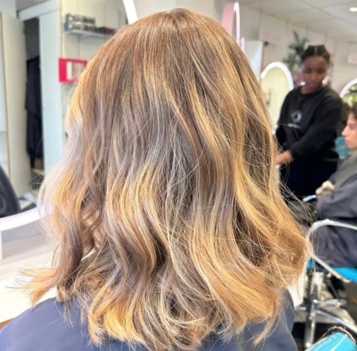 Balayage blonde réalisé au salon